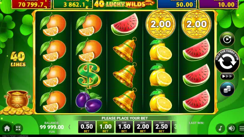 Ecranul de joc 40 Lucky Wilds Hot Golden Coins Link cu simboluri de fructe, trifoi și șeptari pe 5 role