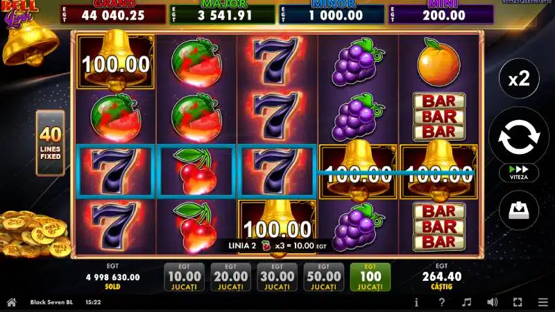 Rotire câștigătoare în Black Seven Bell Link cu șeptari Wild și patru clopoței galbeni de 100 de credite